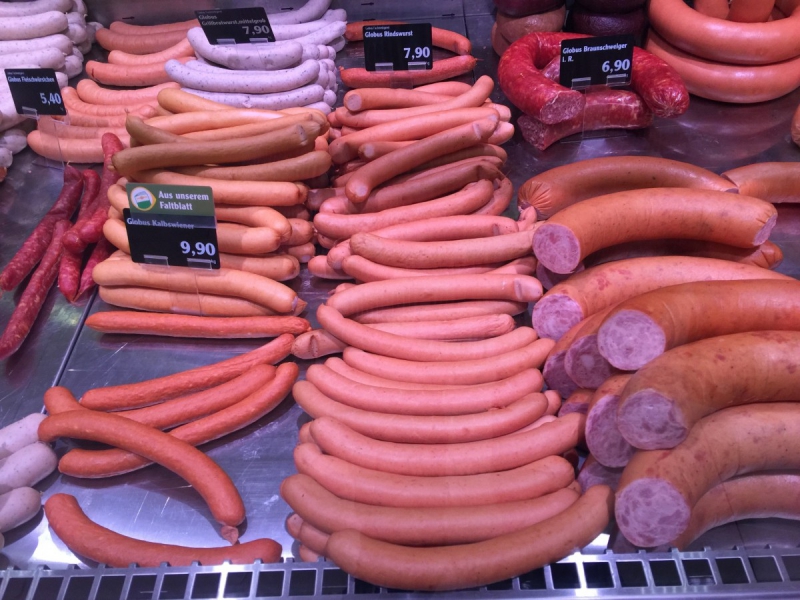 charcuterie-GORBIO-min_sausages_meat_butchery-1069321